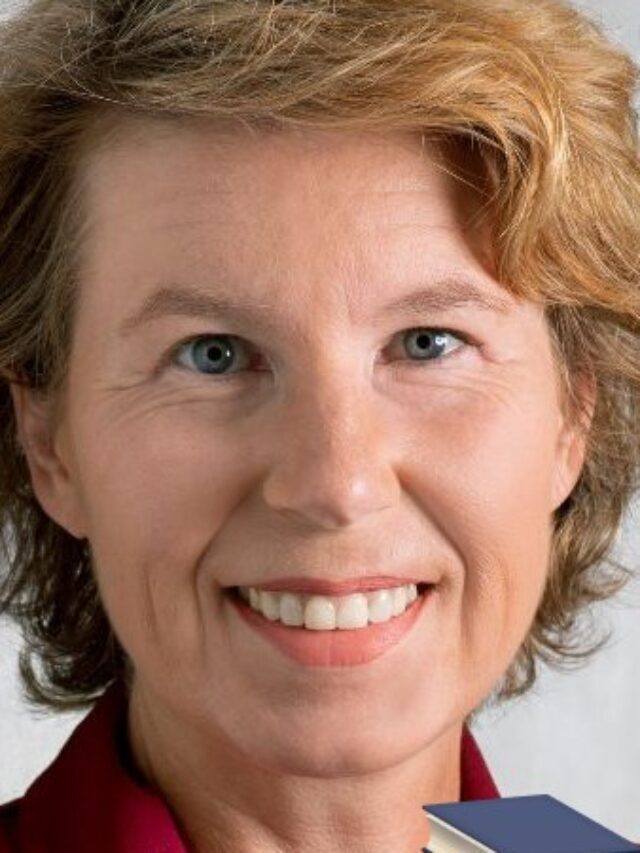 Why Sabine Hossenfelder Says Particle Physicists Wasting Time and Money?